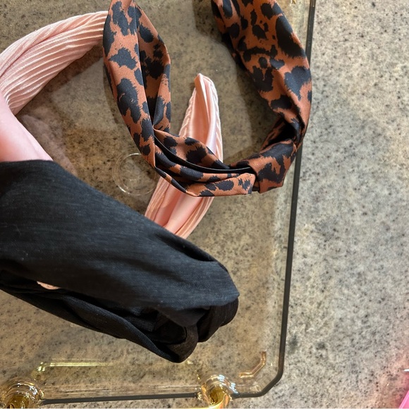Headband Lot, Knotted Top, Light Pink, Cheetah Print, Black - Picture 5 of 5
